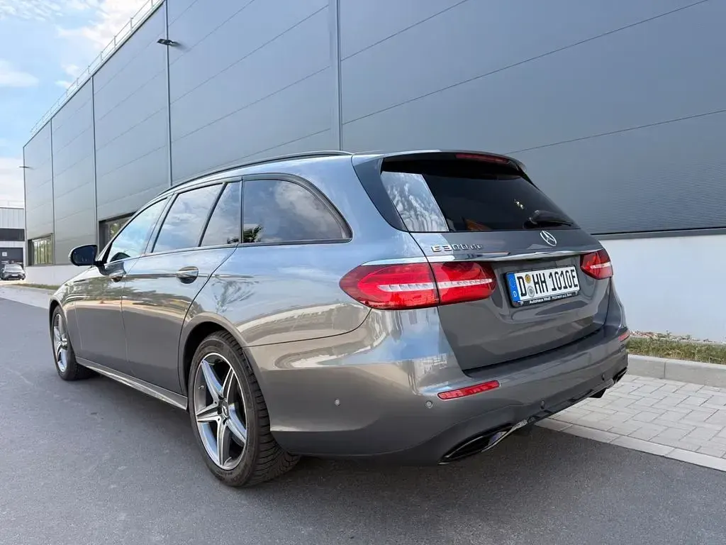 Gebraucht Mercedes E300 AMG 306 PS (225 kW) 2019 Grau Limousine