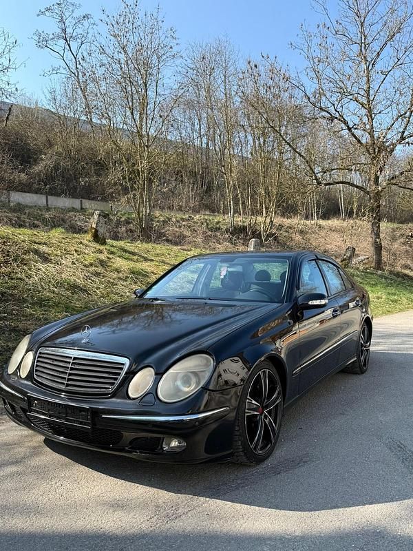 Second-hand Mercedes E270 177 CP (130 kW) 2004 Negru Berlinǎ
