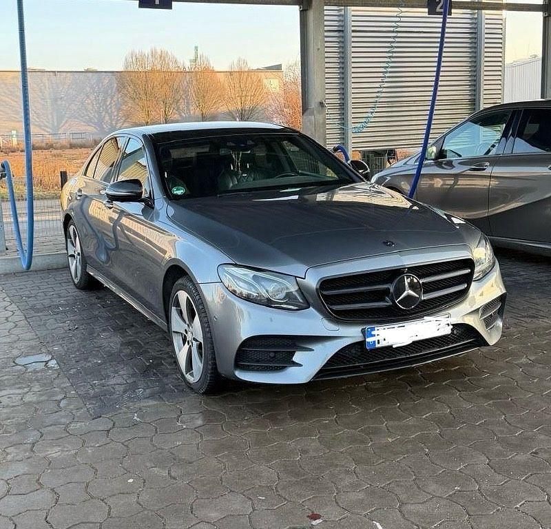 Grau Gebraucht 2016 Mercedes E350 AMG Limousine | 26.800 € - Bild 1/4