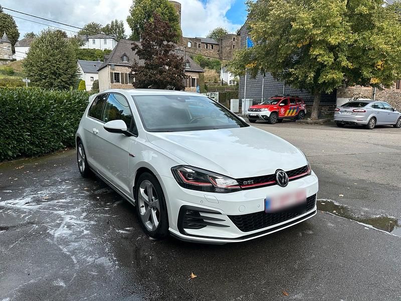 Weiß Gebraucht 2017 VW Golf VII GTI Kleinwagen | 17.500 € - Bild 1/4