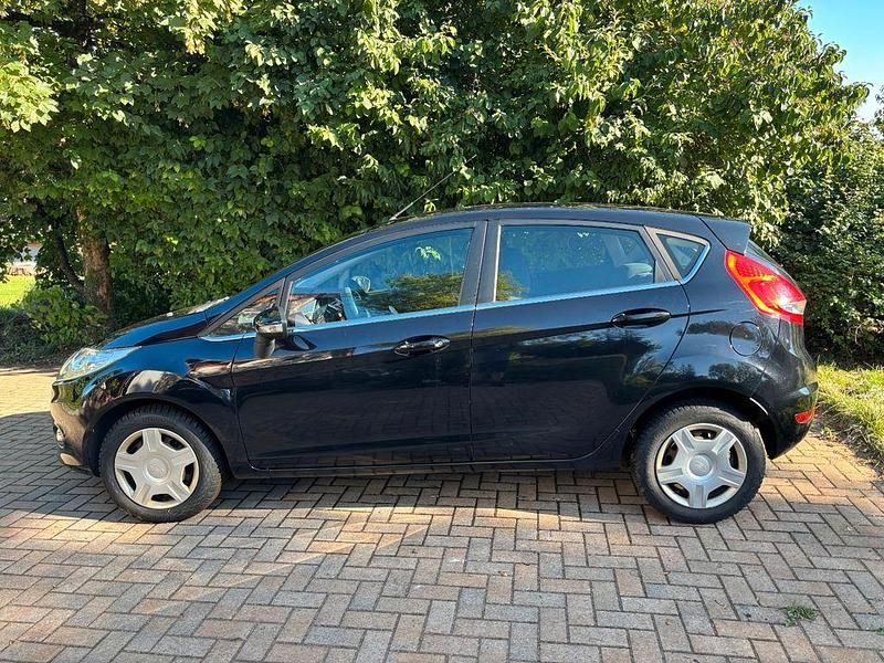Gebraucht Ford Fiesta Ambiente 82 PS (60 kW) 2009 Schwarz Kleinwagen