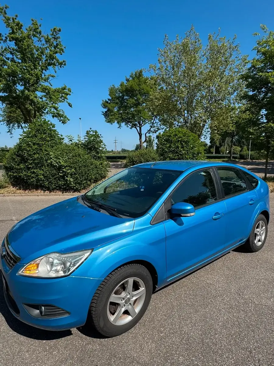 Gebraucht Ford Focus 101 PS (74 kW) 2008 Blau Kleinwagen
