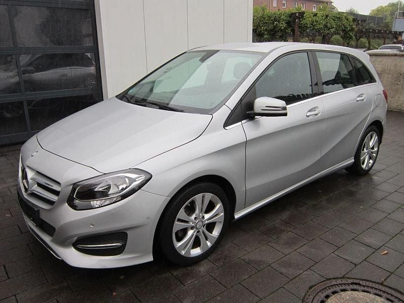 Silber Gebraucht 2016 Mercedes B180 Van / Kleinbus | 13.450 € (Guter Preis) - Bild 1/4