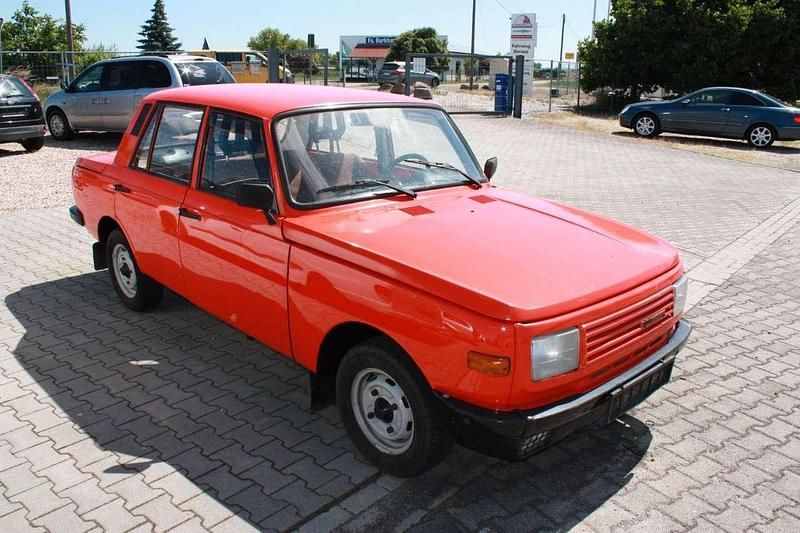 Rot Gebraucht 1985 Wartburg 353 Limousine | 7.499 € - Bild 1/4