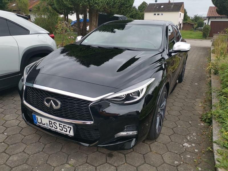 Schwarz Gebraucht 2017 Infiniti Q30 Sport Tech Kleinwagen | 17.600 € (Fairer Preis) - Bild 1/4