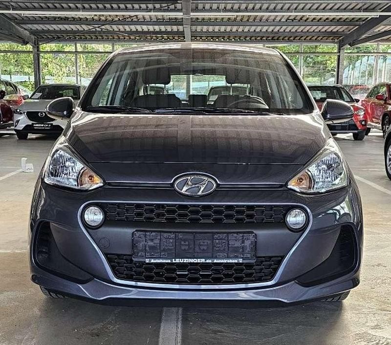 Gebraucht Hyundai i10 Classic 67 PS (49 kW) 2018 Grau Kleinwagen