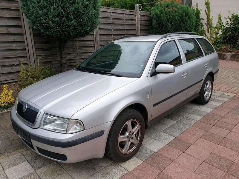 Silber Gebraucht 2004 Skoda Octavia Kombi | 550 € (Superpreis) - Bild 1/4