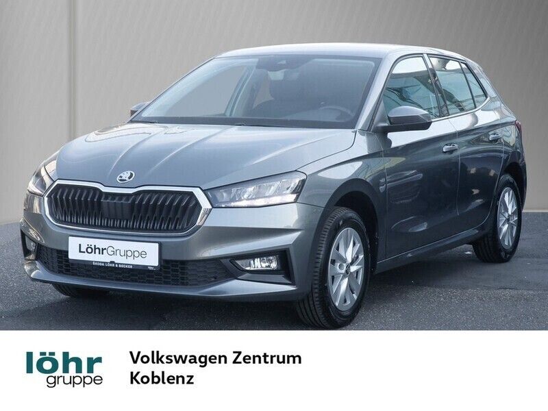 Grau Gebraucht 2022 Skoda Fabia Style Limousine | 17.480 € (Etwas zu teuer) - Bild 1/4