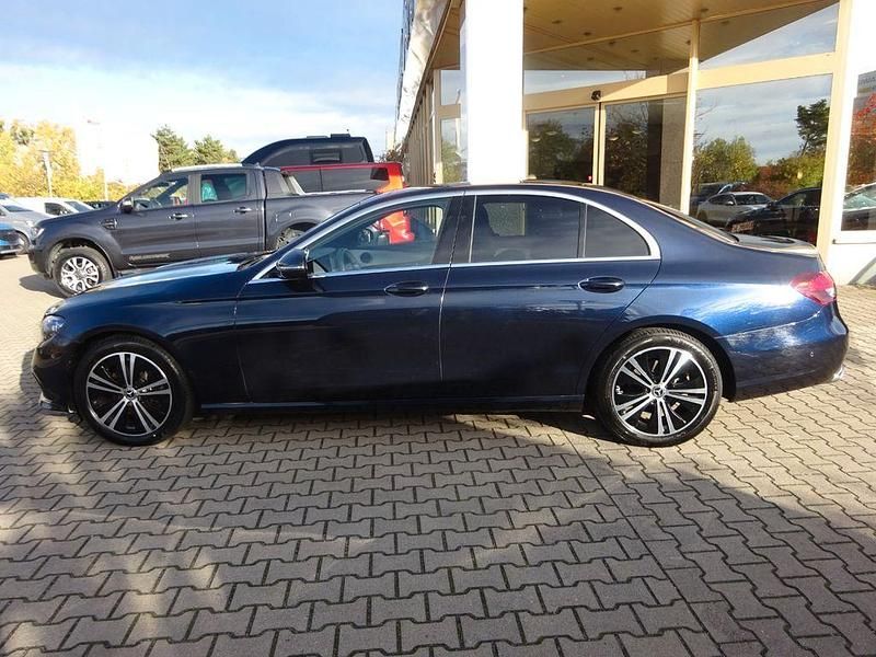 Gebraucht Mercedes E220 Avantgarde 200 PS (147 kW) 2024 Blau Limousine