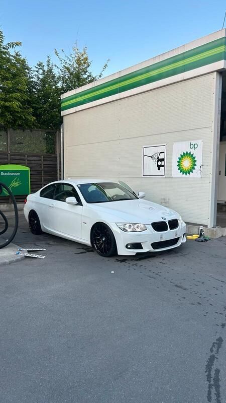 Weiß Gebraucht 2011 BMW 330 Performance Coupé | 18.000 € (Teuer) - Bild 1/4