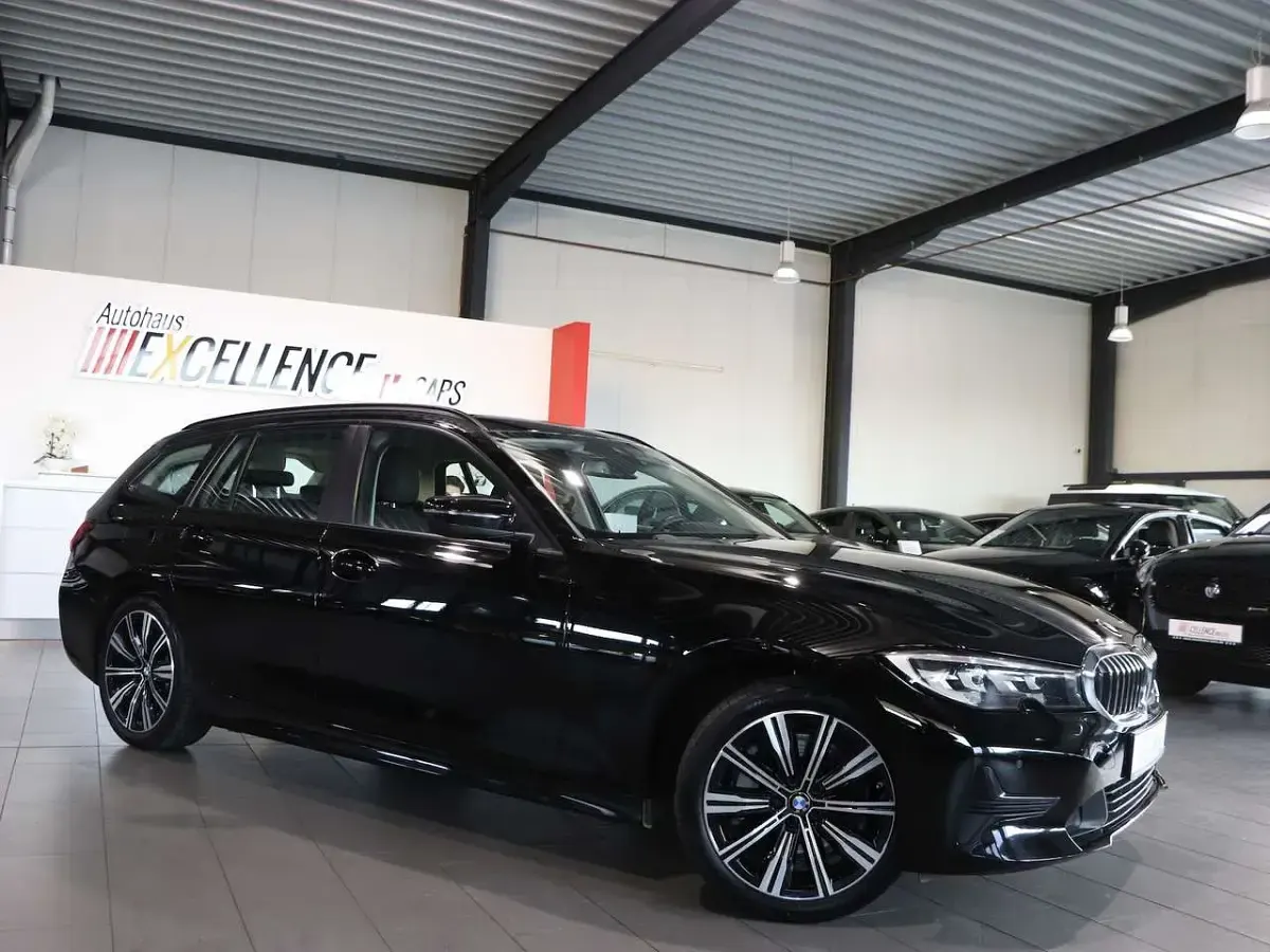 Używany BMW 330 Advantage 286 KM (210 kW) 2020 Czarny Kombi