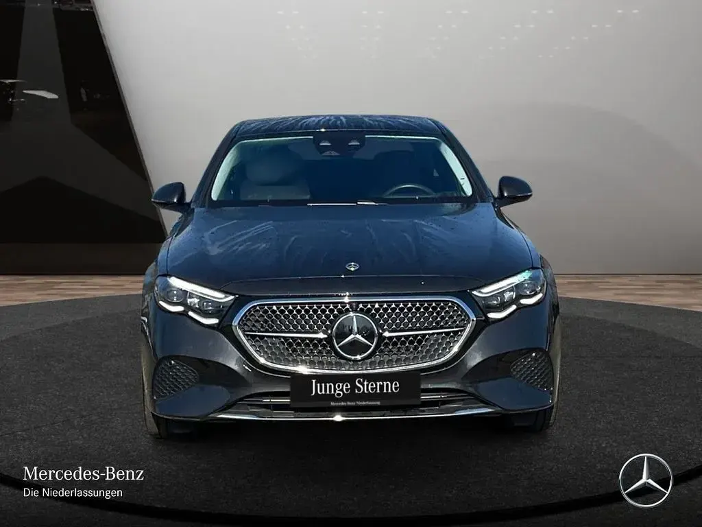 Second-hand Mercedes E300 Avantgarde 204 CP (150 kW) 2025 Gri Berlinǎ