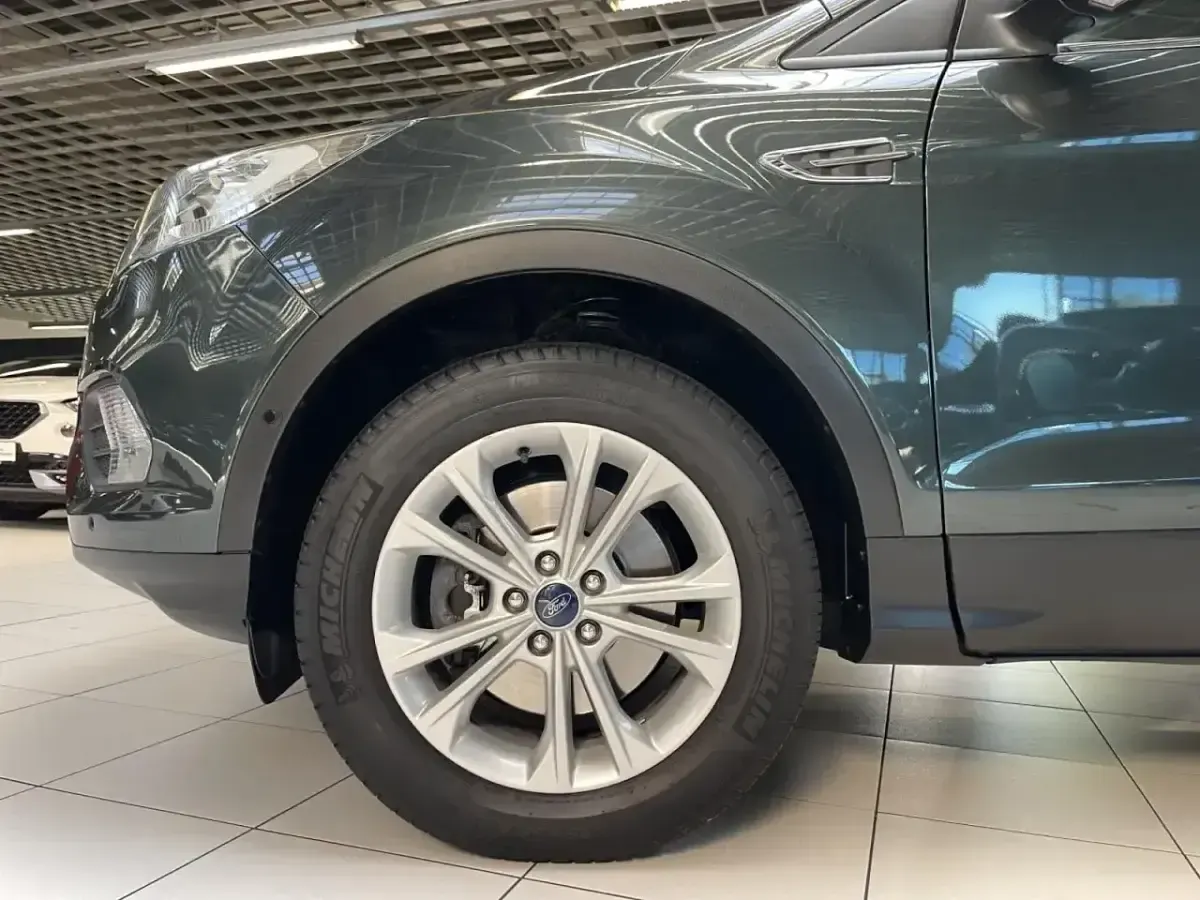 Gebraucht Ford Kuga Titanium 120 PS (88 kW) 2018 Grün SUV