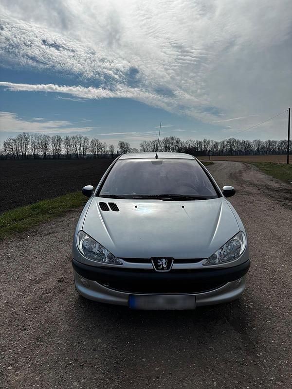 Gebraucht Peugeot 206 75 PS (55 kW) 2003 Silber Kleinwagen