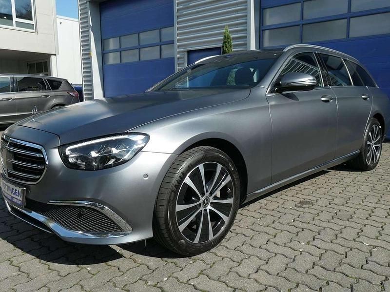 Designomagno matt Gebraucht 2022 Mercedes E220 Avantgarde Kombi | 33.850 € (Guter Preis) - Bild 1/4