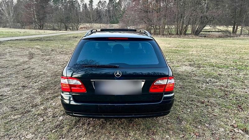 Gebraucht Mercedes E240 Avantgarde 177 PS (130 kW) 2004 Schwarz Kombi
