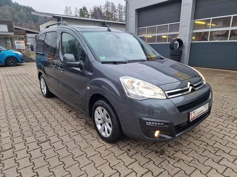 Gebraucht Citroën Berlingo Shine 110 PS (80 kW) 2018 Grau shark/metallic Van / Kleinbus
