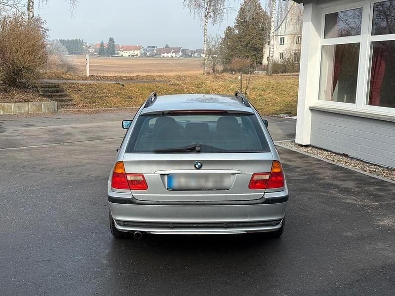 Gebraucht BMW 318 143 PS (105 kW) 2004 Silber Kombi