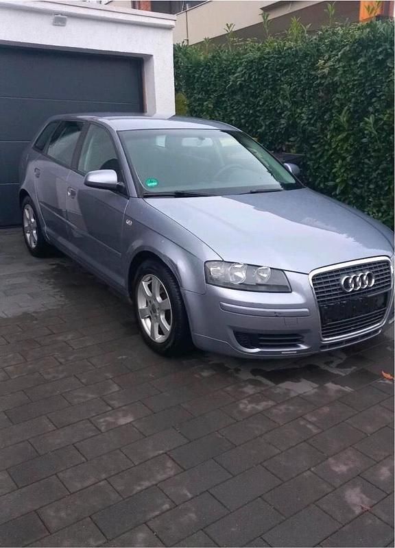 Grau Gebraucht 2004 Audi A3 Sportback Limousine | 2.000 € (Fairer Preis) - Bild 1/4