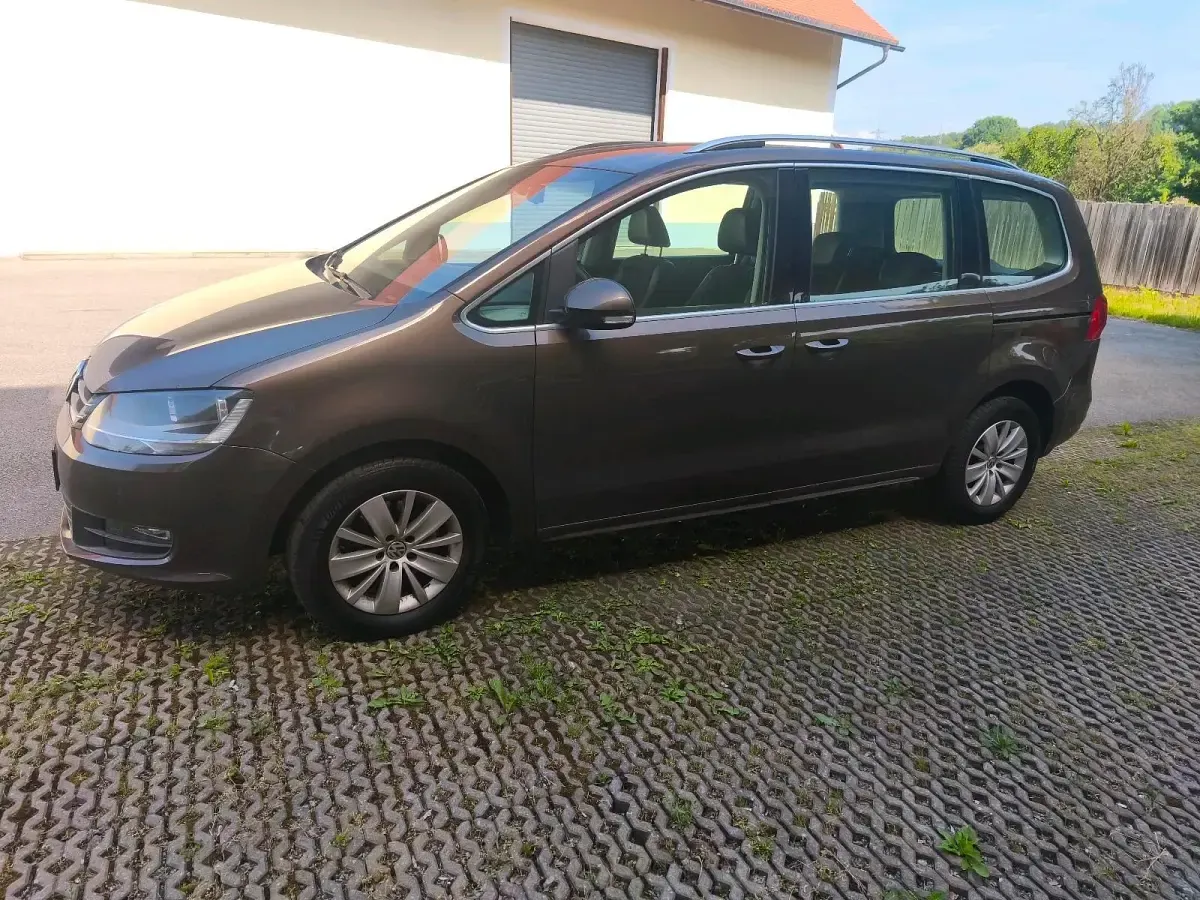 Gebraucht VW Sharan 140 PS (102 kW) 2011 Braun Van / Kleinbus