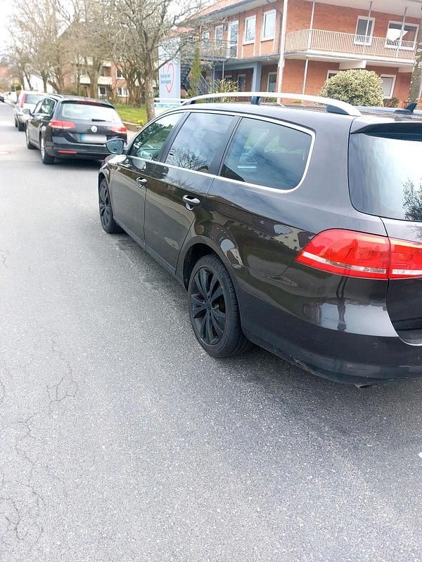 Gebraucht VW Passat 105 PS (77 kW) 2011 Braun Kombi