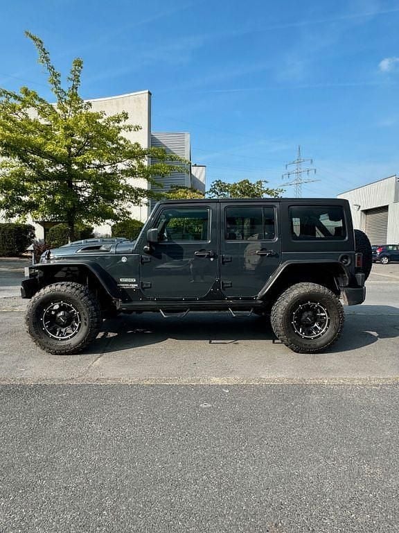 Grau Gebraucht 2018 Jeep Wrangler Unlimited SUV | 28.800 € (Superpreis) - Bild 1/4