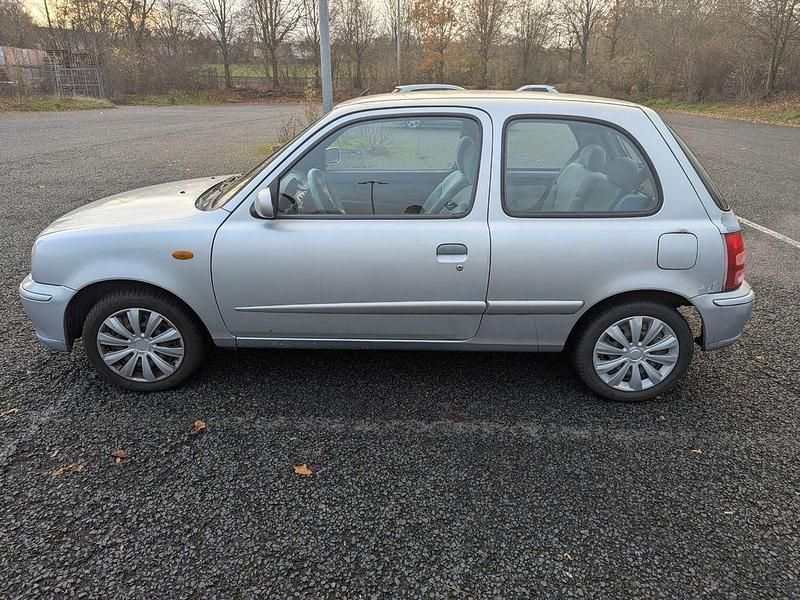 Silber Gebraucht 2002 Nissan Micra Comfort Limousine | 700 € (Guter Preis) - Bild 1/4