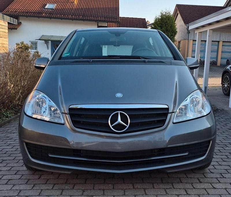 Gebraucht Mercedes A160 95 PS (69 kW) 2012 Grau Van / Kleinbus