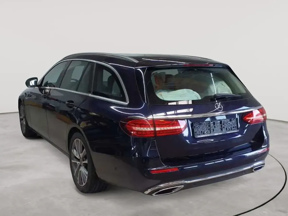 Gebraucht Mercedes E220 Avantgarde 200 PS (147 kW) 2023 Nautikblau metallic Kombi