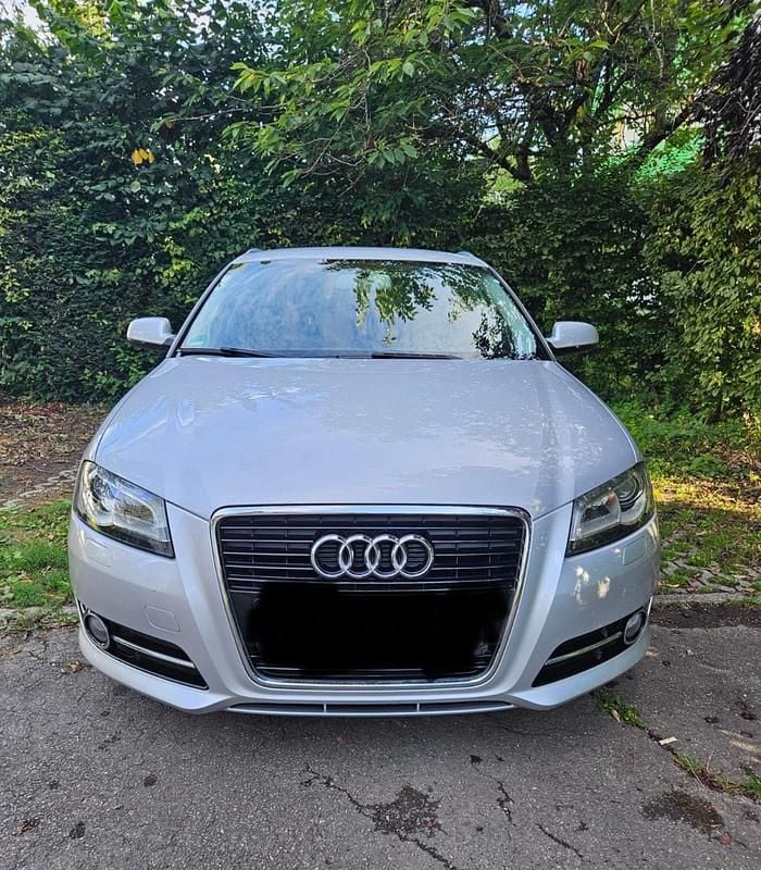 Silber Gebraucht 2012 Audi A3 Sportback Kombi | 7.600 € (Guter Preis) - Bild 1/4
