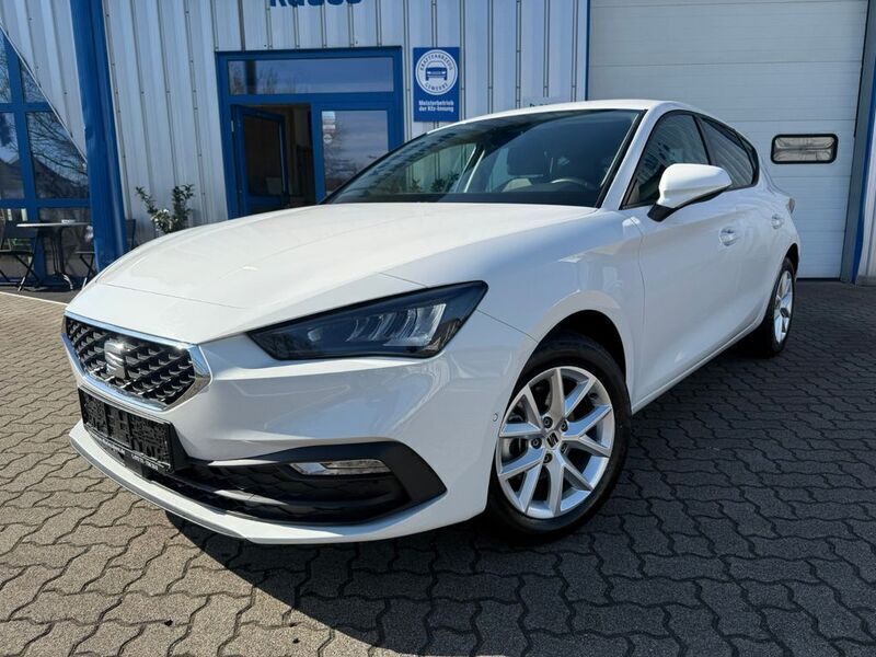 Weiß Gebraucht 2024 Seat Leon Limousine | 21.500 € (Fairer Preis) - Bild 1/4