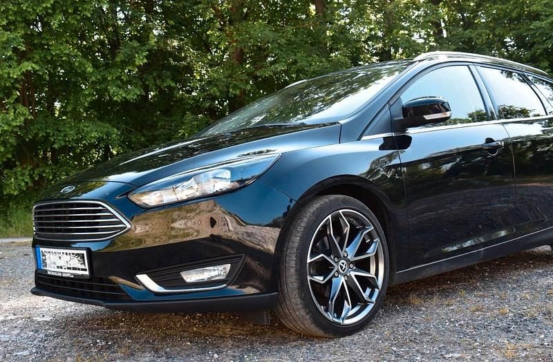 Schwarz Gebraucht 2015 Ford Focus Titanium Kombi | 10.000 € (Teuer) - Bild 1/3