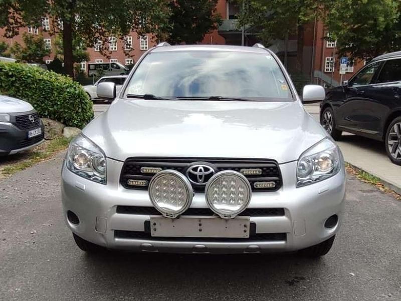 Silber Gebraucht 2006 Toyota RAV4 SUV | 4.390 € (Fairer Preis) - Bild 1/4