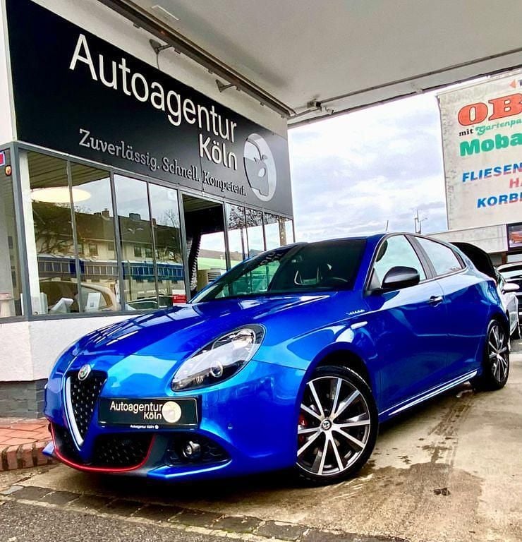 Blau Gebraucht 2018 Alfa Romeo Giulietta Quadrifoglio Verde Limousine | 17.990 € (Fairer Preis) - Bild 1/4