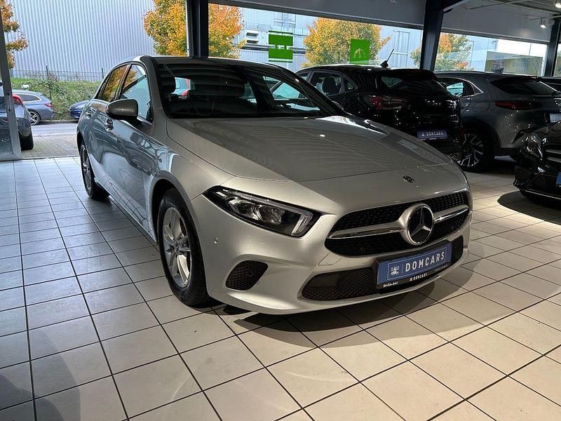 Gebraucht Mercedes A180 116 PS (85 kW) 2019 Silber Limousine