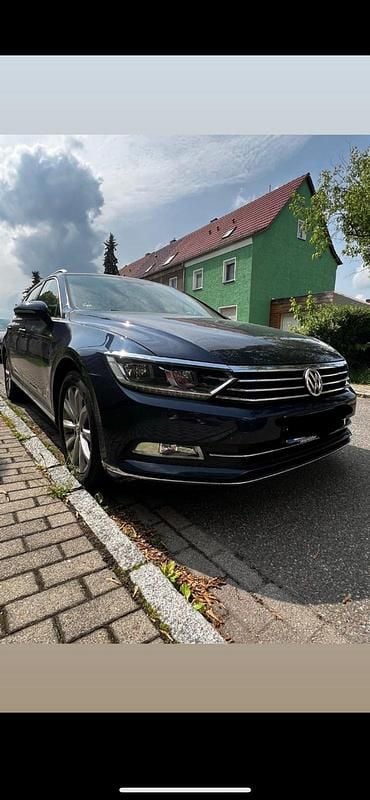 Blau Gebraucht 2017 VW Passat Highline Kombi | 15.900 € (Teuer) - Bild 1/4