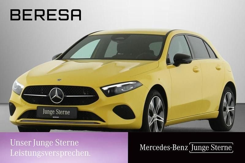 Sonnengelb Gebraucht 2024 Mercedes A250 Night Limousine | 30.495 € (Guter Preis) - Bild 1/3