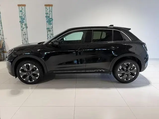 Neu Fiat 600 La Prima 145 PS (106 kW) 2026 Schwarz SUV