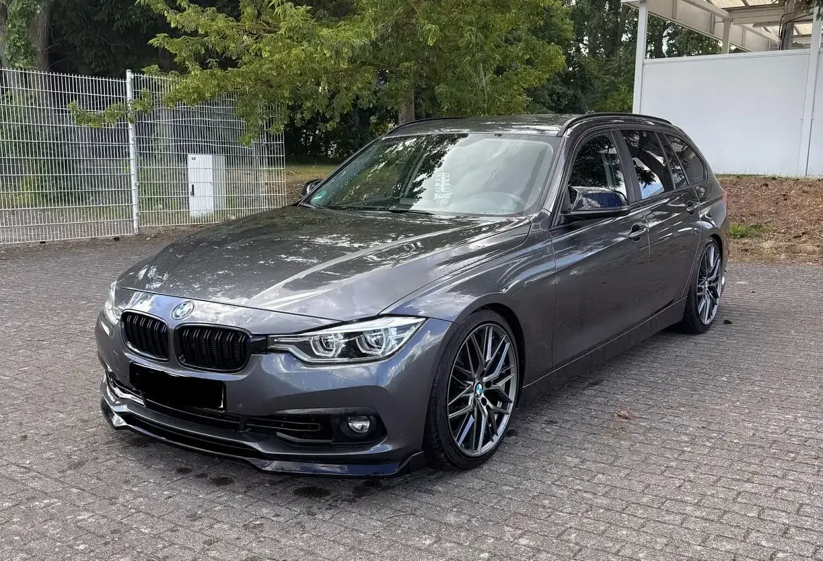 Gebraucht BMW 318 Sport Line 136 PS (100 kW) 2019 Grau Kombi