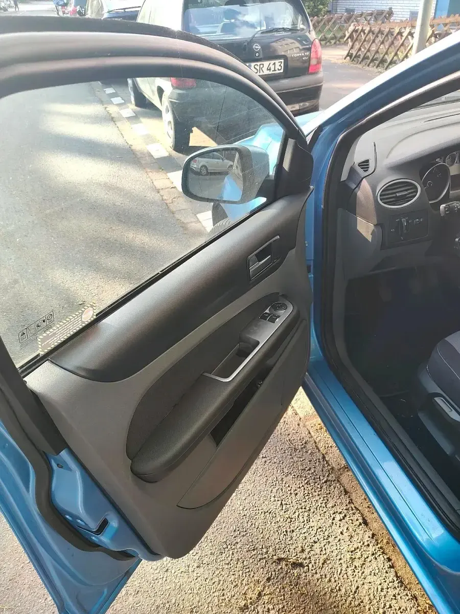Gebraucht Ford Focus 101 PS (74 kW) 2011 Blau Kombi