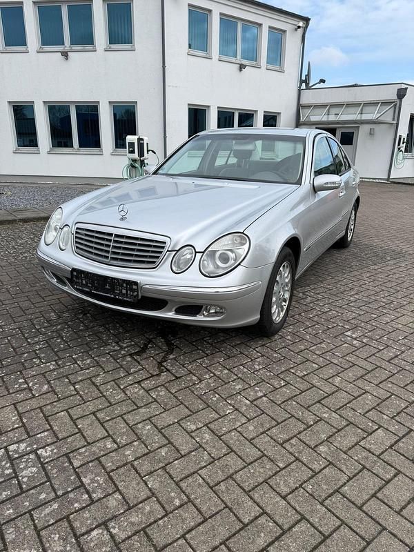 Gebraucht Mercedes E240 177 PS (130 kW) 2002 Silber Limousine
