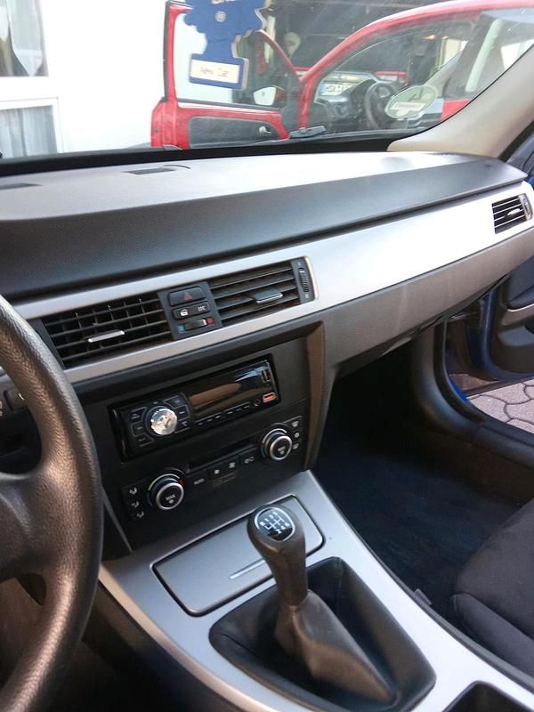 Gebraucht BMW 325 218 PS (160 kW) 2008 Blau Limousine