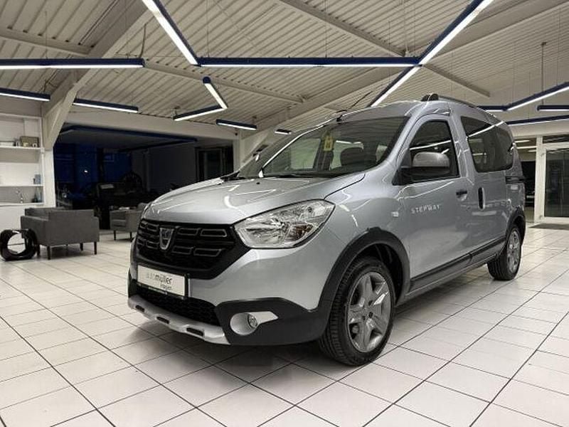 Gebraucht Dacia Dokker Stepway 131 PS (96 kW) 2020 Highland grey Van / Kleinbus