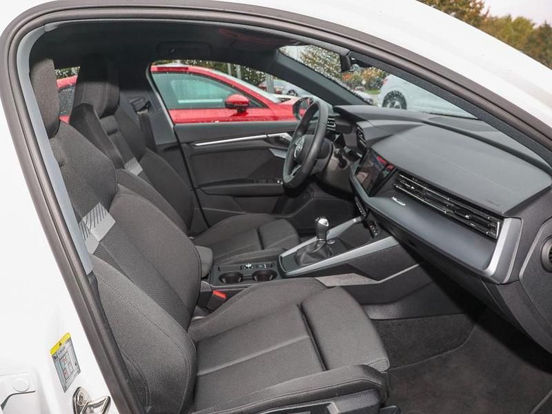 Gebraucht Audi A3 Advanced Plus 150 PS (110 kW) 2025 Gletscherweiß (metallic) Limousine