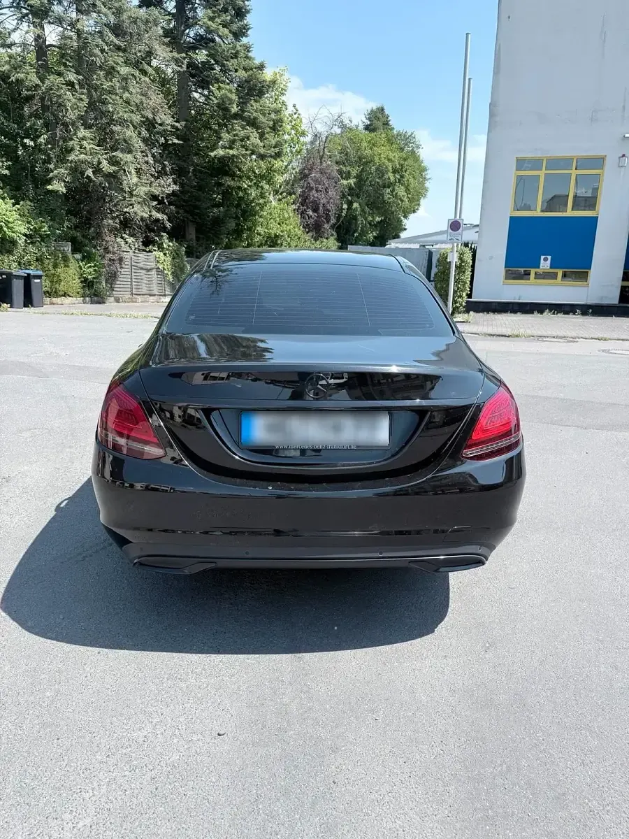 Gebraucht Mercedes C180 156 PS (114 kW) 2018 Schwarz Limousine