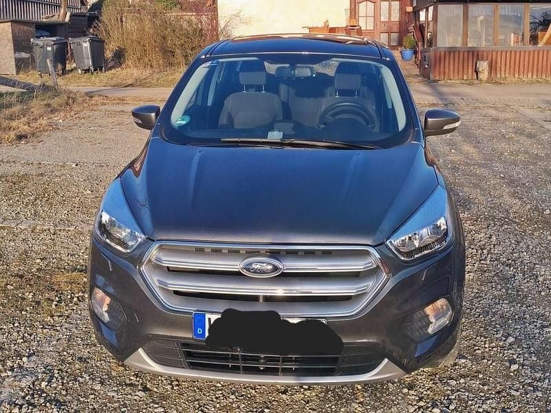 Gebraucht Ford Kuga Trend 120 PS (88 kW) 2019 Grau SUV