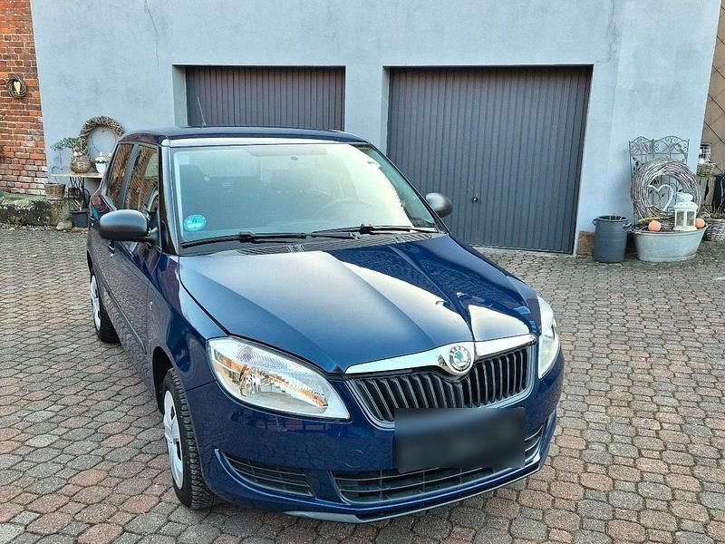 Gebraucht Skoda Fabia 60 PS (44 kW) 2012 Blau Kleinwagen