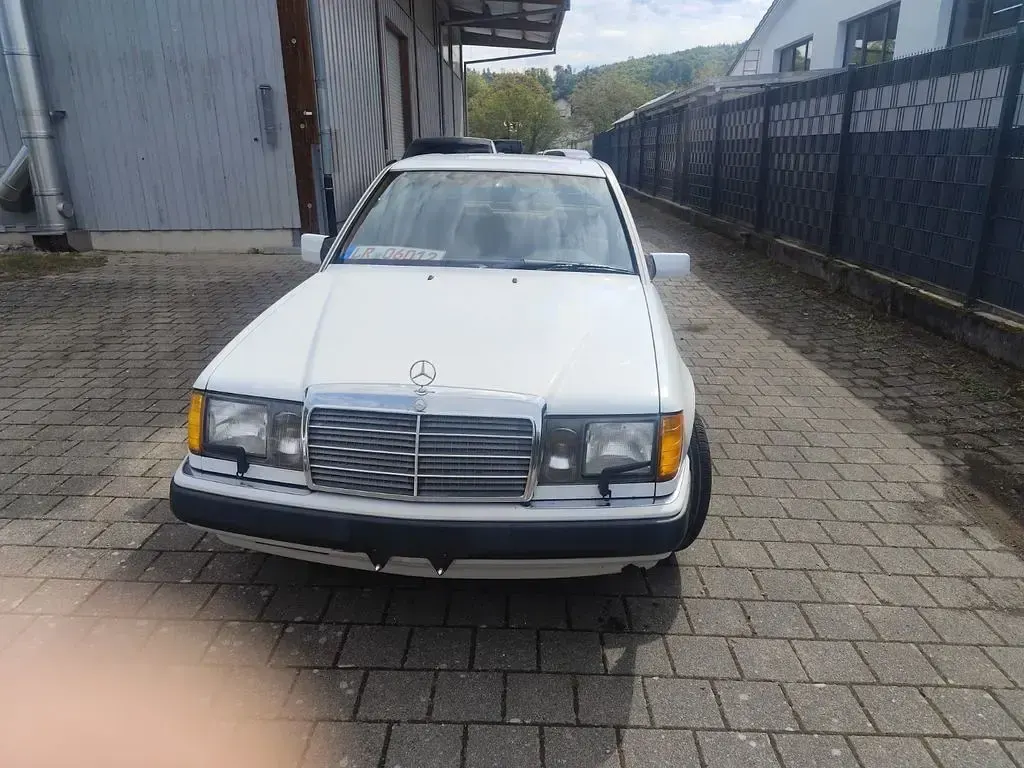 Gebraucht Mercedes E400 1993 Weiß Limousine