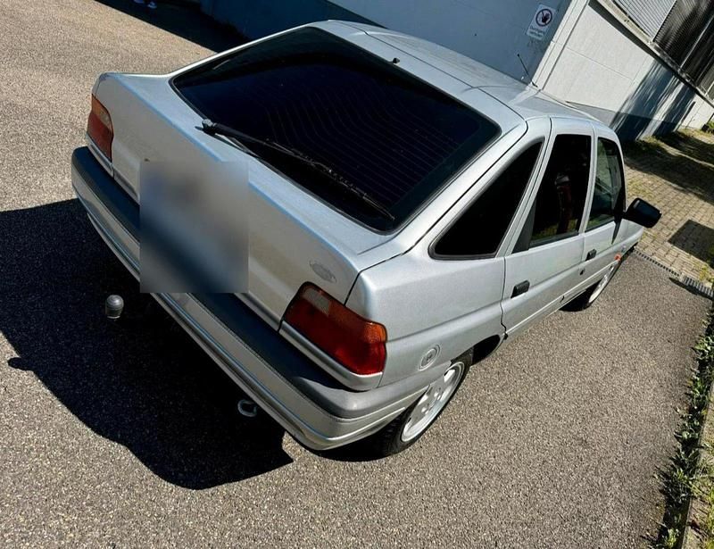 Gebraucht Ford Escort 60 PS (44 kW) 1992 Silber Limousine