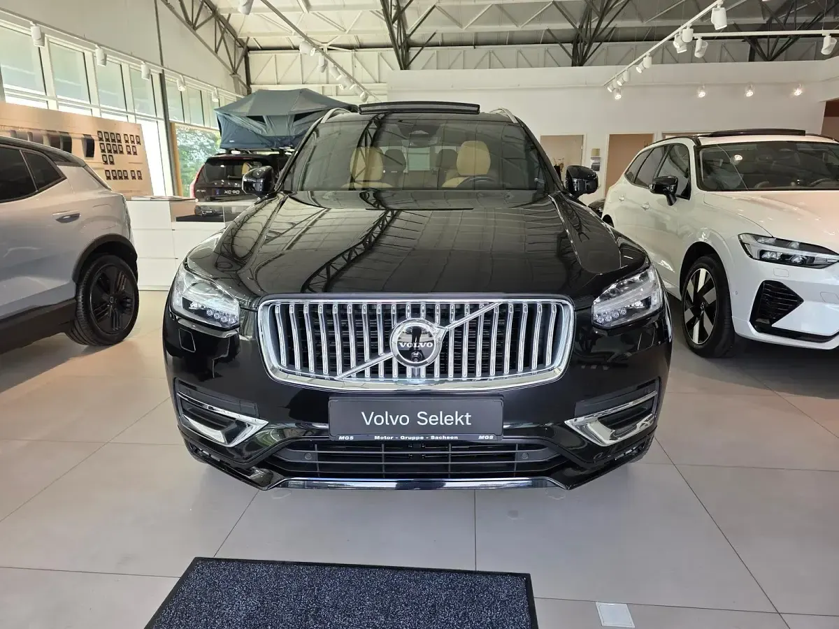 Gebraucht Volvo XC90 Ultimate 235 PS (172 kW) 2023 Onyx black / metallic SUV